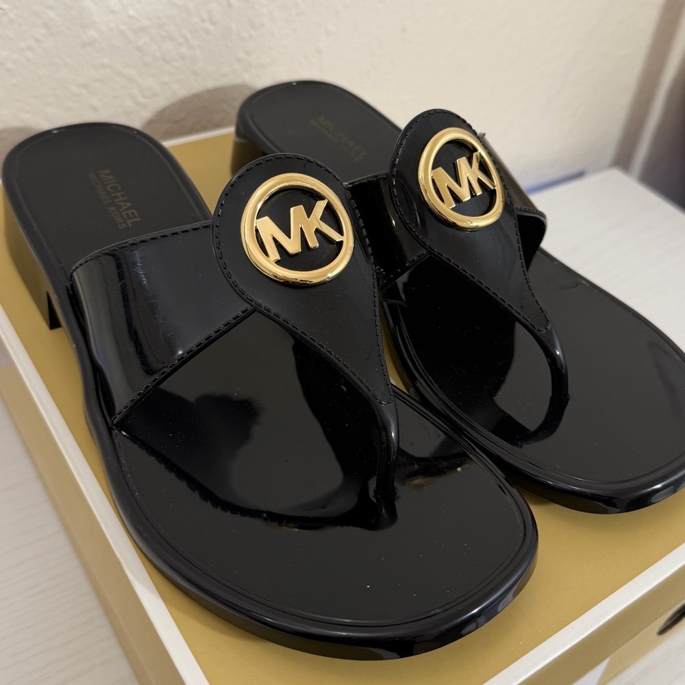 Michael Michael Kors Hannah Jelly T-Strap Sandals. Black Gold Logo NWT - Picture 1 of 8